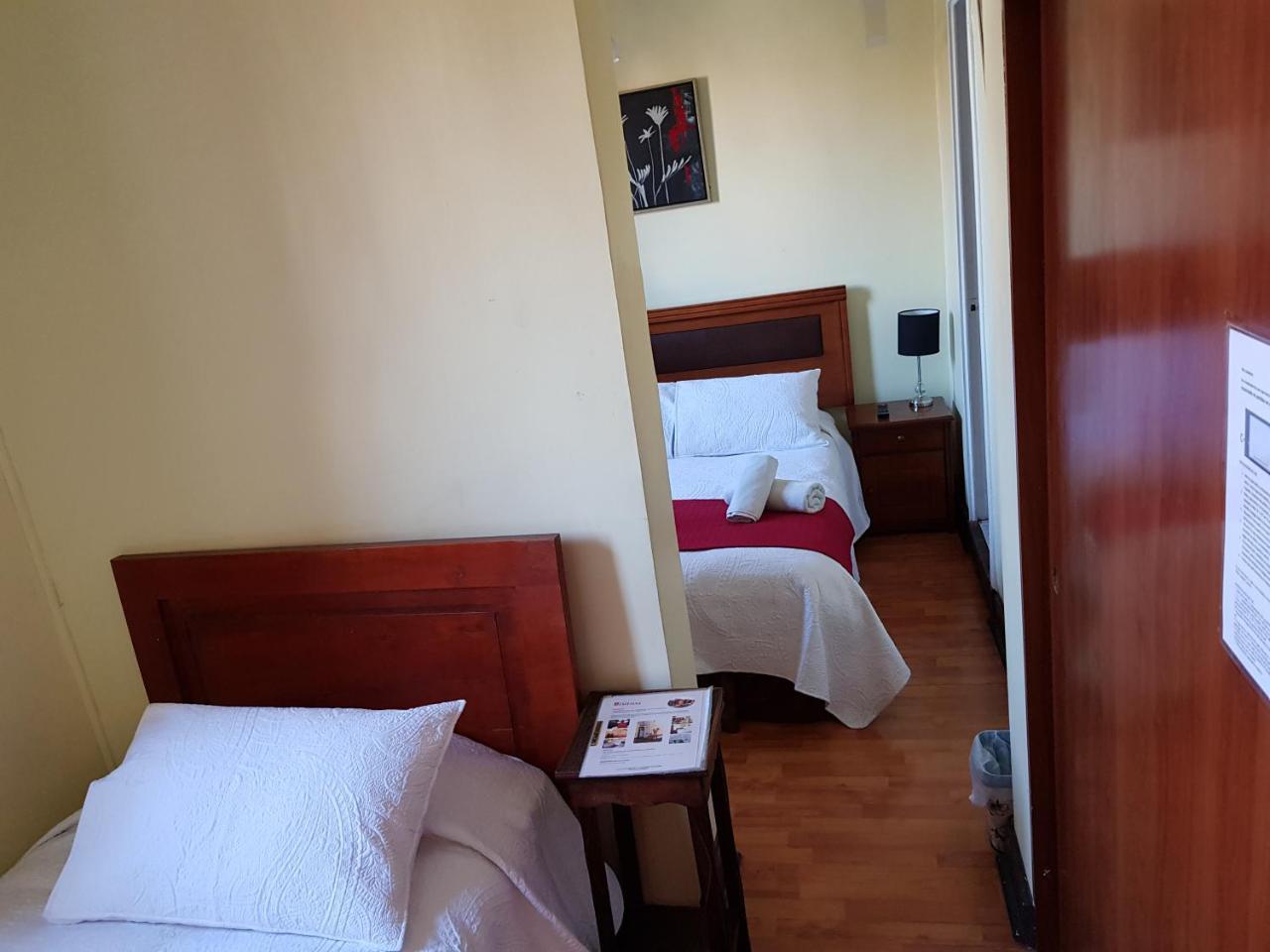 Hotel Almenas Santiago Buitenkant foto