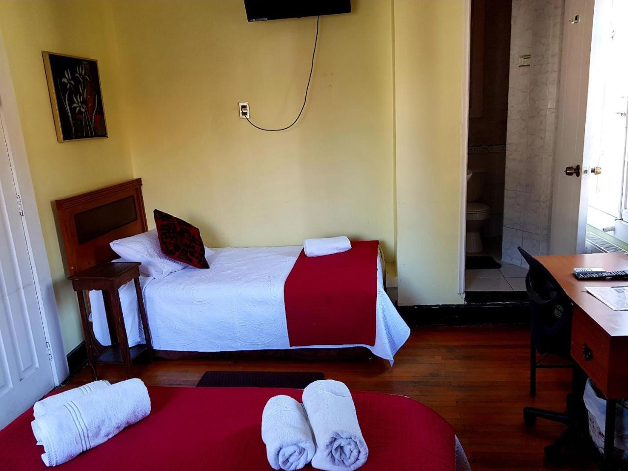 Hotel Almenas Santiago Buitenkant foto